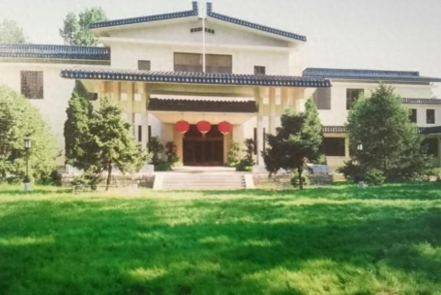 钓鱼台国宾馆的17栋别墅楼，根据外宾的级别安排不同的住处