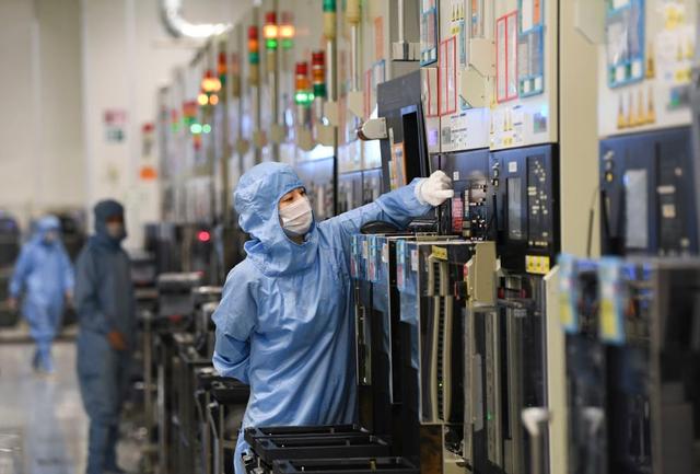 中国稀土新规发布后，对华断供光刻机的阿斯麦，这次天都塌了！