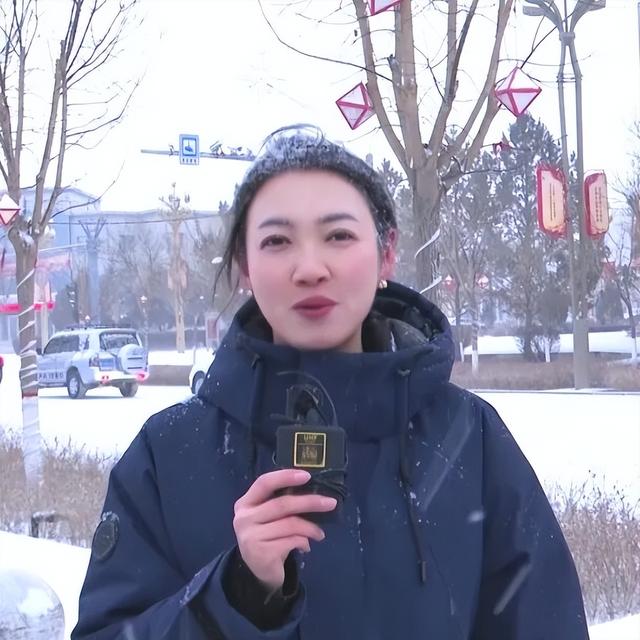 银装素裹阿克塞 首场降雪绘就戈壁冬日盛景