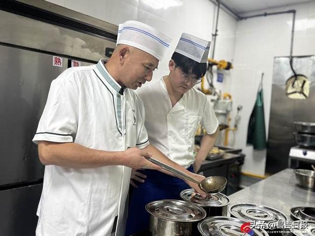打卡190万人次！这条昌吉小吃街凭什么火出圈？