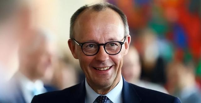 北约历史性一幕发生，77年来首次，德国总理决定：马上带人去中国