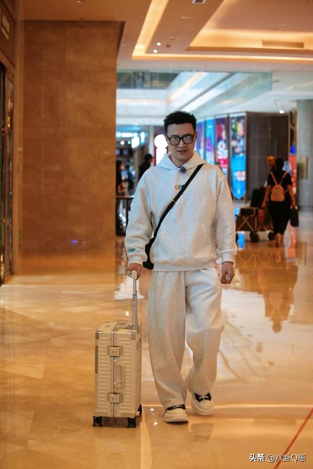离婚不到两年，章子怡又官宣喜讯，成了汪峰“高攀不起”的模样