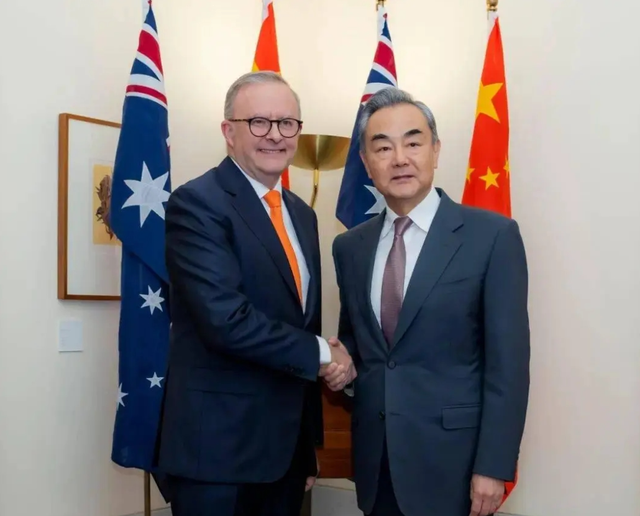 中美贸易战格局突变，最大受益国首次公开表态：中国已取消所有反制和壁垒，全球市场为之震动
