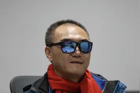 失明的他重启人生走遍近40个国家：我看不见，就让世界看见我图片