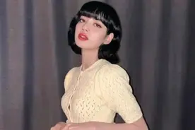 Lisa主动公开疯马秀内场高清照，造型狂野奔放，眼神超迷离图片