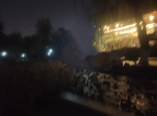 《2025年12月5日傍晚游西安红色回坊之地“莲湖公园”即景留影》