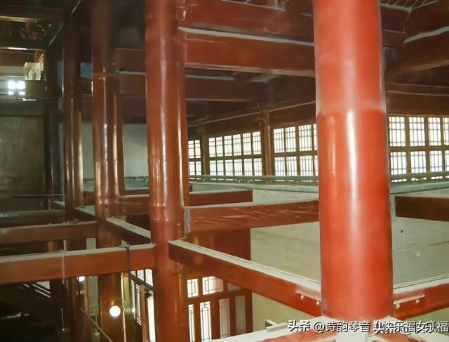 俯仰古今	，一眼怀古，一眼繁华——登明城墙角楼