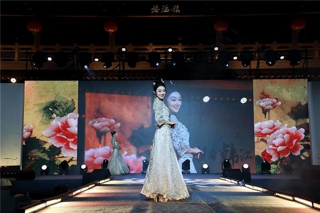 “潮涌韩江·东方霓裳映古韵”非遗时尚之夜在潮州海楼盛大举办