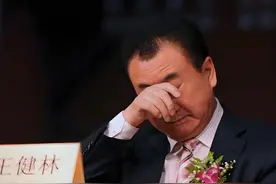 麻烦不断！卖完80个万达广场又添新债，71岁王健林被逼到绝路边缘图片