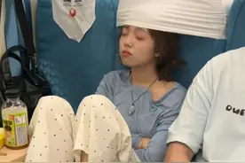 男子晒女友硬座54小时到新疆精神状态，网友：珍惜陪你吃苦的女孩图片