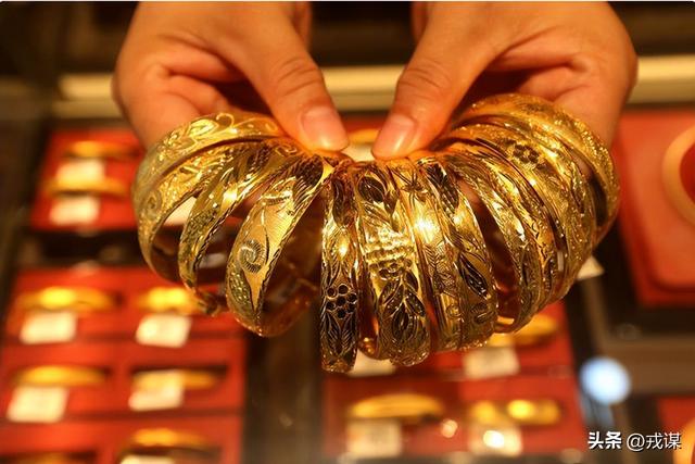 黄金税优惠没了！买黄金要“多掏腰包”了？普通人该囤还是该卖？