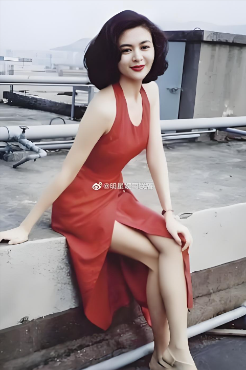 当年关之琳为何迷倒一片男星，这组照片就说明问题了。太美了！