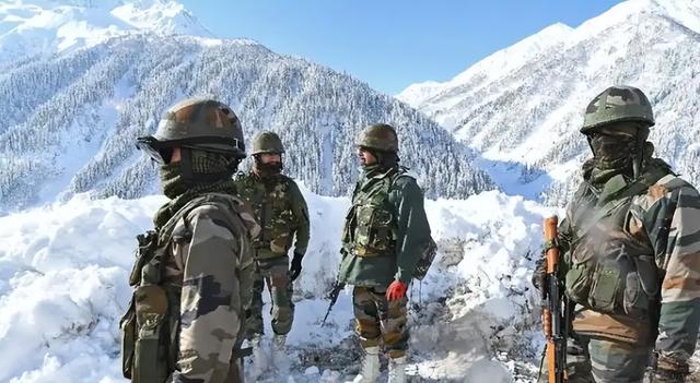 中印边境无人哨兵上岗，印度人笑它是稻草人，军方却笑不出来