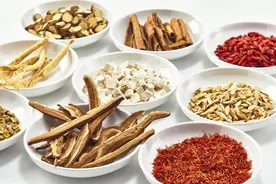 舌苔白厚多是病！这里舌苔白厚！是这两个脏腑有病，一定要注意图片