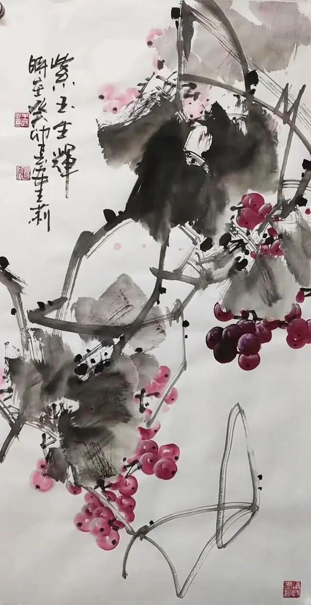 刚柔并济，笔墨生韵：女画家王莉的写意葡萄
