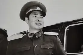 79年对越作战，杨得志病倒在前线，越南：中国指挥官秘密逃往北京图片