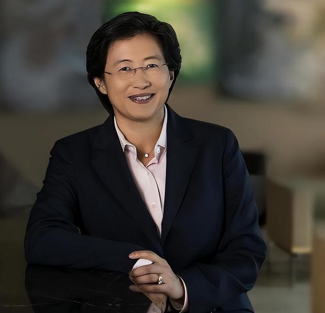 比“芯片制裁”还可怕！美国芯片专家多数是华人，她更是顶尖大佬