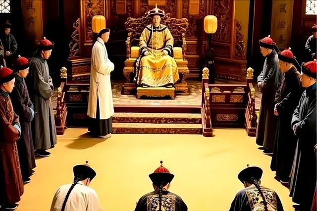 和珅出上联：三斤四两五花肉，纪晓岚对出下联，和珅吓得当场下跪