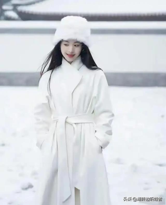 河北邯郸一校花,168cm身高清丽出尘，貌美如花，倾国倾城。