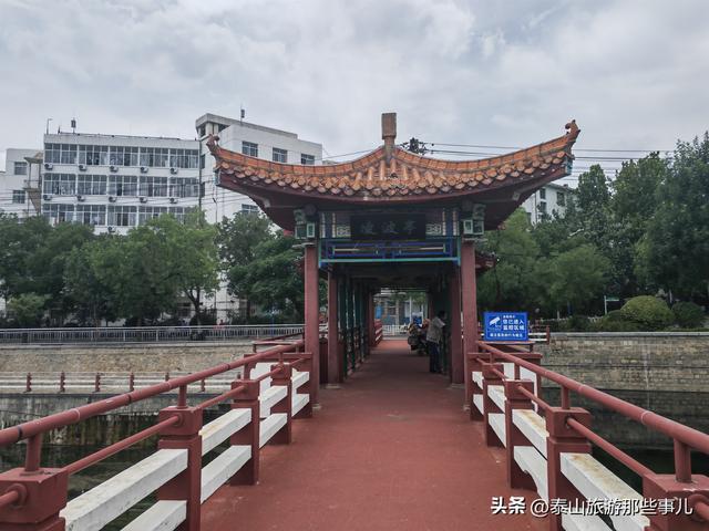 泰山脚下奈河之滨一处游园，小桥流水，是泰安人自己的“山塘街”