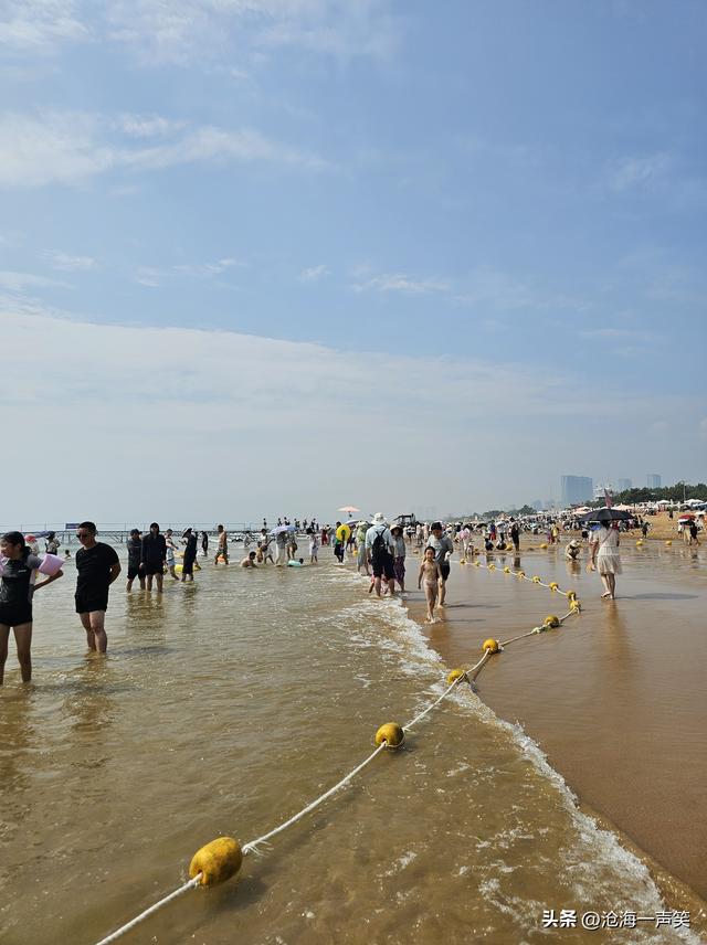 畅玩黄金海岸，金沙滩，银海湾，大海的阵阵涛声如雷贯耳！