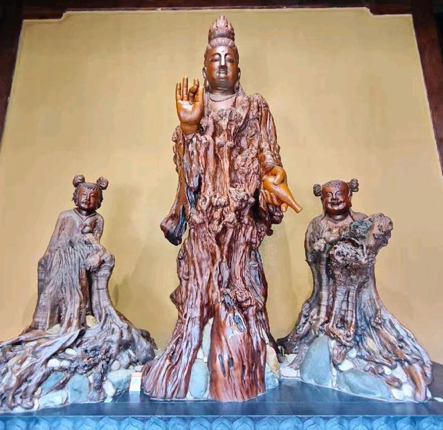 参观根宫佛国博物馆