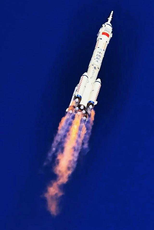 比星链还急？中国低轨卫星23天5颗还不够，2029年必须部署1300颗