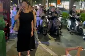 游客称在南宁买18斤榴莲复秤只有8斤多，摊贩见对方报警大喊“来打我啊” 律师：消费者可额外索要3倍赔偿！图片