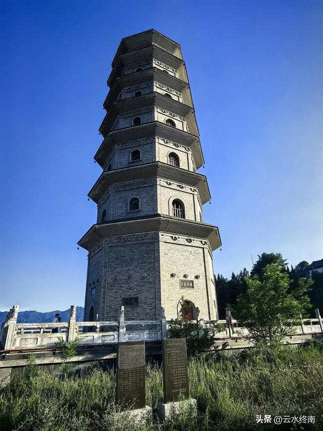 开车直上山顶，蓝田最佳纳凉吹风观山景的地方，看落日夕阳，真美