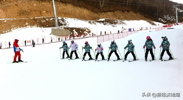 河北承德:“冰雪+温泉	”解锁冬季旅游新体验