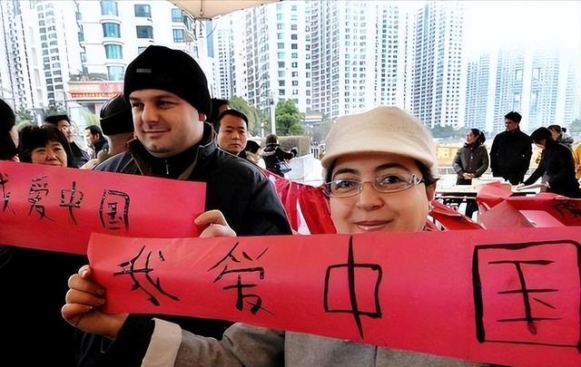 大批美国游客涌入中国，回国后坦言：客观对比，中国比美国强多了