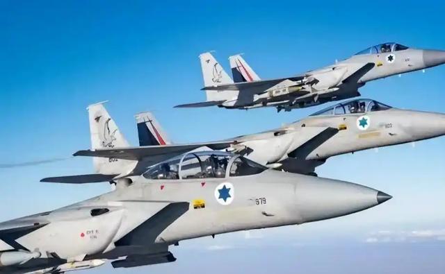 8个师一夜之间撤干净，700人阵亡，以军空投，叙利亚被朱拉尼分裂