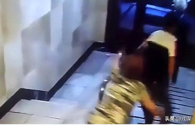 西雅图犯罪失控！老人被劫匪咬断手指，候选人竟然还想砍警费？