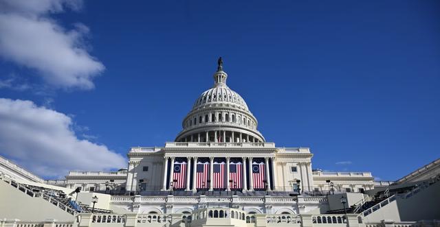 苹果休斯顿工厂发AI服务器，自研芯片撑算力，6000亿计划再进一步