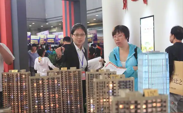 李嘉诚预言已应验？若无意外，2026年楼市或将面临3大转变！