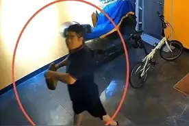男子倒机油后续，警方：证据不足不立案，这回应遭全网质疑图片