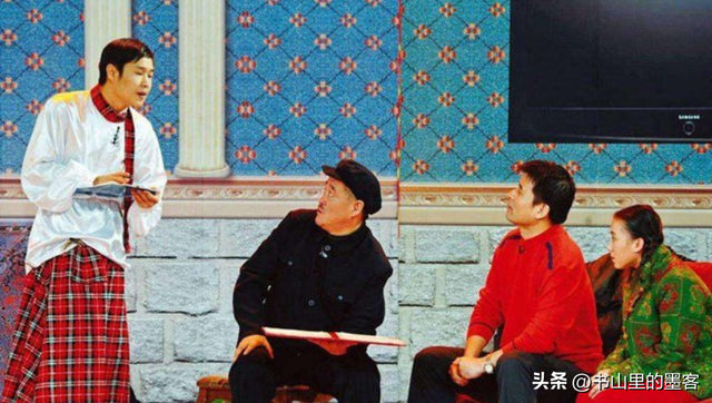 68岁赵本山现身三亚，逛街专人接待，买太多衣服保镖快拎不动袋子