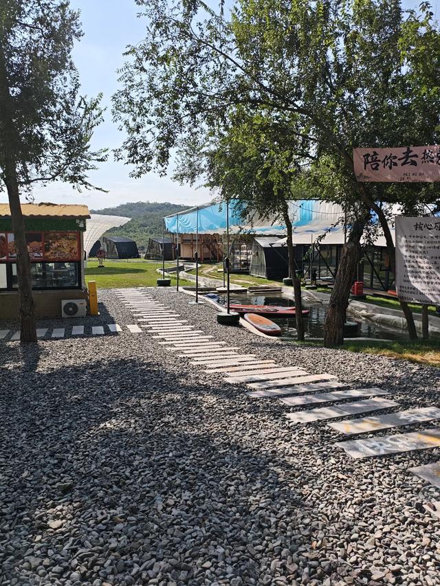 乌市水磨沟公园里的露营地，在柏油路边叫“星野拾光”，来过吗？