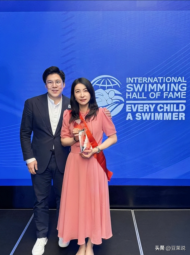 全网恭喜！45岁霍启刚又升职了，级别很高，妻子郭晶晶立了大功！