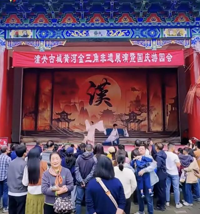 在潼关“解锁”志愿红 精彩节目看不完！