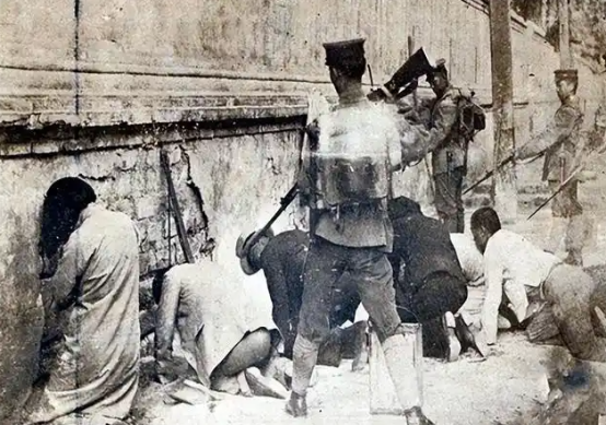 1978年他从副总理被撸成普通工人，事后反倒安慰妻子：我心里有数