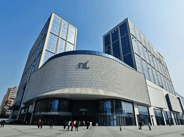 胖东来不是景区却胜似景区！网友：国庆假期，超市比 5A 景区还挤！