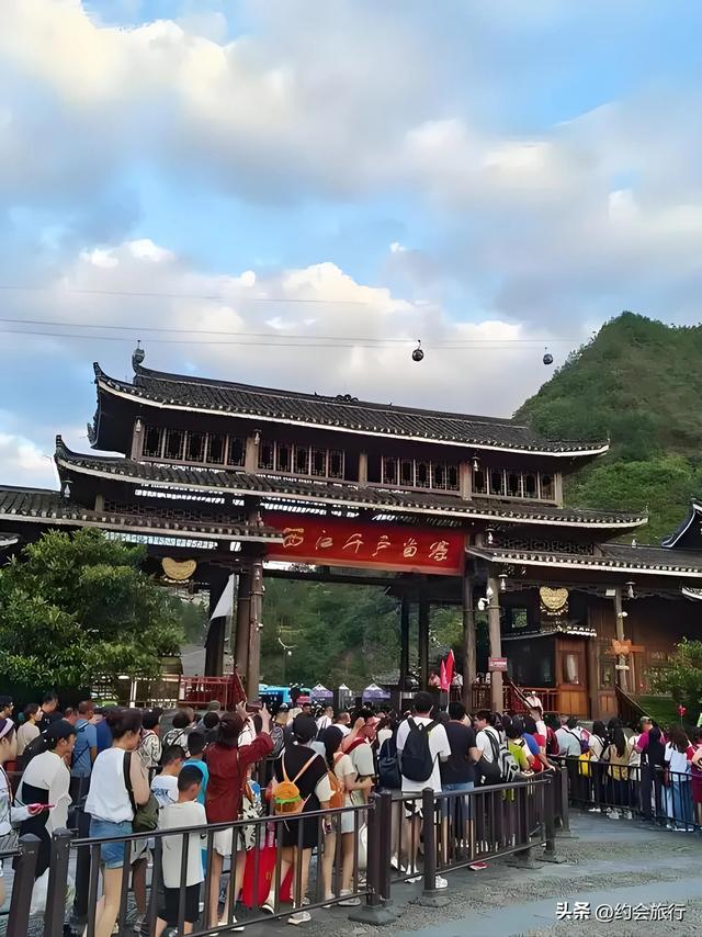 奇了怪了！西江千户苗寨口碑滑坡？游客：美是真的，坑也是真的​
