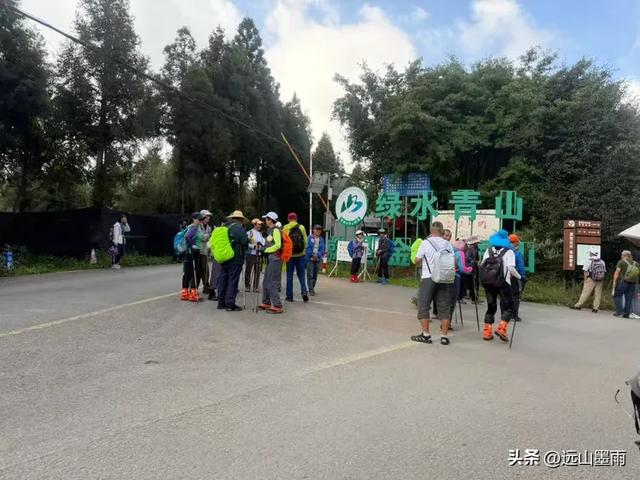 在阳光明媚的秋日里，我们走马街、三家村水库、团结乡滑草场，爽