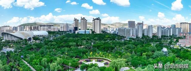 在你眼中，定西夏天的颜色是_____？