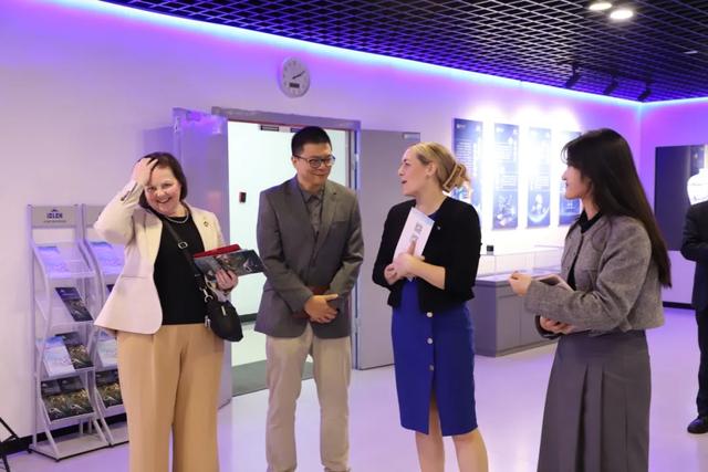 沃隆港大学逯高清校长率团访问武汉大学文化遗产智能计算实验室