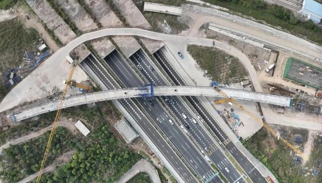 广州白云机场2025最新停车费多少钱一天