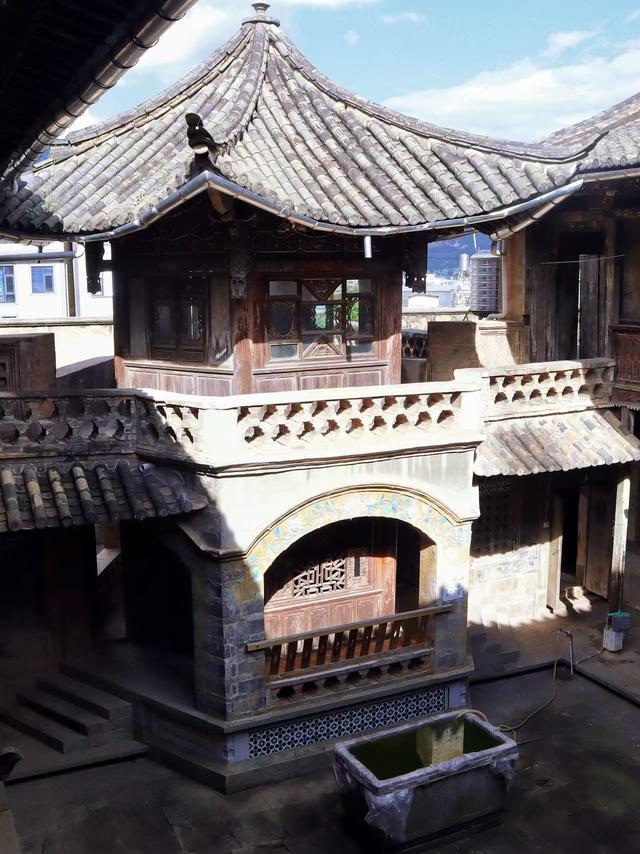 昆明动车直达，又一座小众的千年古镇，四季如春，古迹遍布