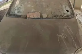 4名初中生砸车后续：家长态度恶劣，车主立案后车被恶意烧毁！图片