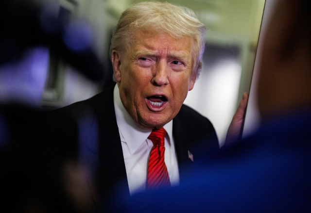 美国本土，洲际导弹划破夜空，特朗普搞“核讹诈”不忘拉上中国